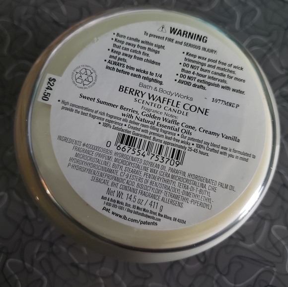 Berry Waffle Cone 3 wick candle BN! HTF rare - Picture 4 of 4